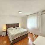 Apartamento Fuer Max- 5 Personen Mit Terrasse By Interhome Novi Vinodolski