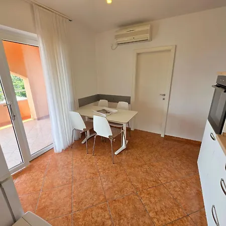 Fuer Max- 5 Personen Mit Terrasse By Interhome * Novi Vinodolski