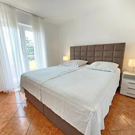 Apartament Fuer Max- 5 Personen Mit Terrasse By Interhome Novi Vinodolski