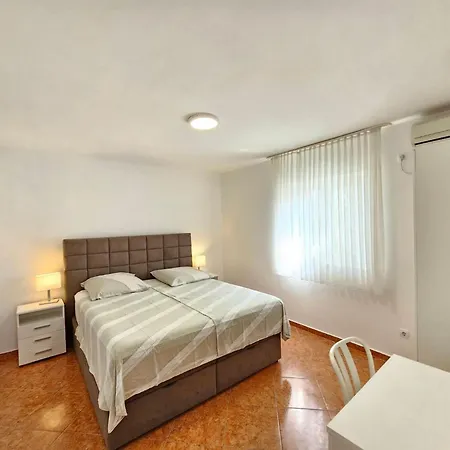 Apartament Fuer Max- 5 Personen Mit Terrasse By Interhome Novi Vinodolski