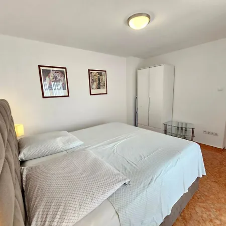 Apartament Fuer Max- 5 Personen Mit Terrasse By Interhome Novi Vinodolski