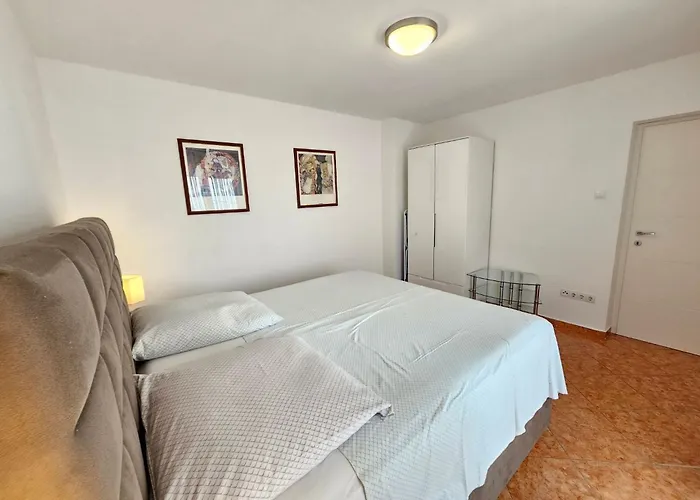 Appartement Fuer Max- 5 Personen Mit Terrasse By Interhome Novi Vinodolski